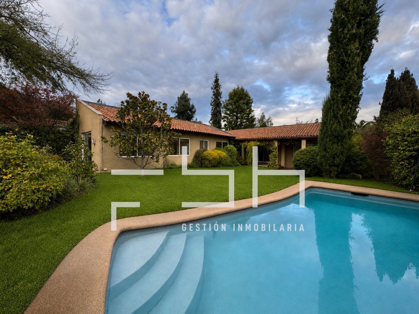Casa en arriendo en Las Condes — foto 1