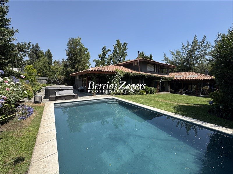 Casa en arriendo en Lo Barnechea — foto 1