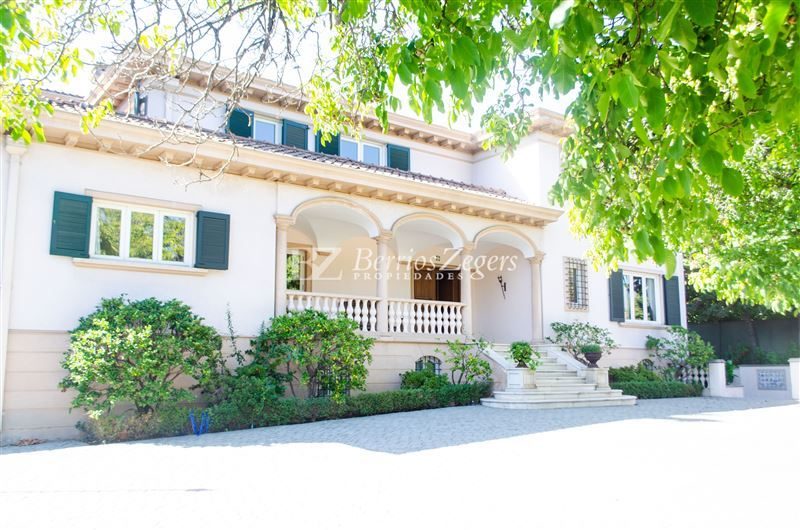 Casa en venta en Lo Barnechea — foto 1