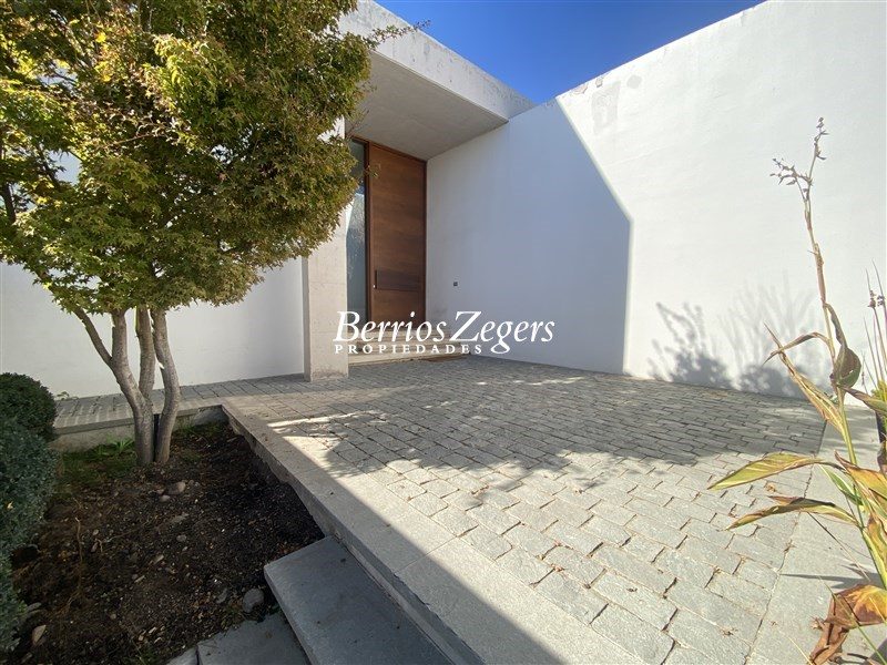 Casa en arriendo en Lo Barnechea — foto 1