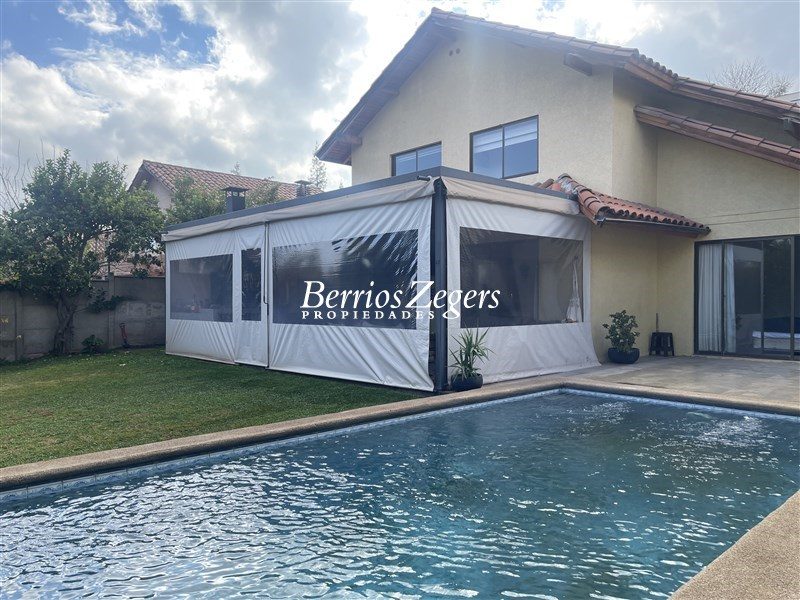 Casa en venta en Lo Barnechea — foto 1