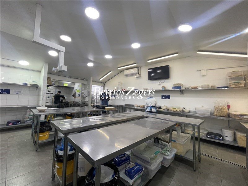Local comercial en arriendo en Lo Barnechea — foto 1