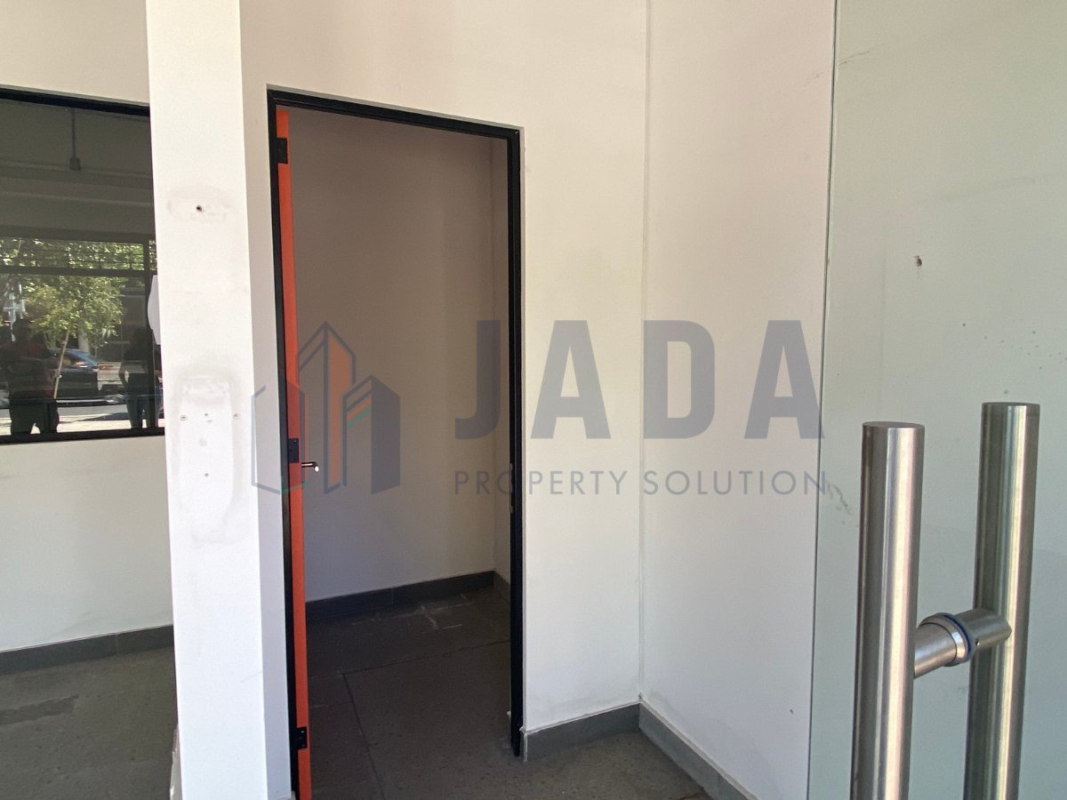 Local comercial en arriendo en Santiago — foto 3