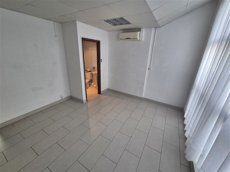 Oficina en venta en Los Ángeles — foto 1