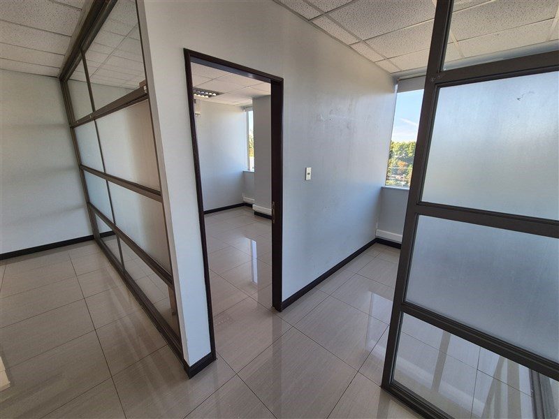 Oficina en arriendo en Los Ángeles — foto 4