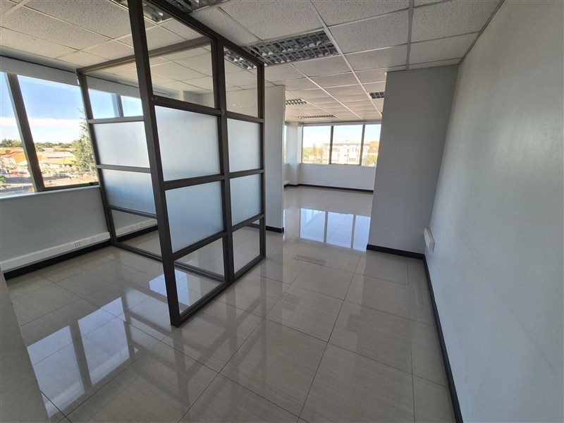 Oficina en arriendo en Los Ángeles — foto 10
