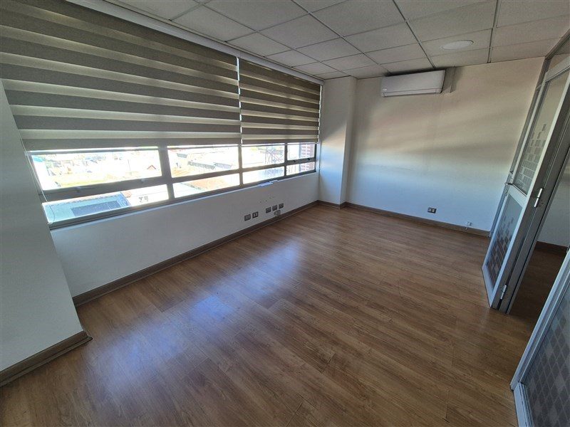 Oficina en arriendo en Los Ángeles — foto 4