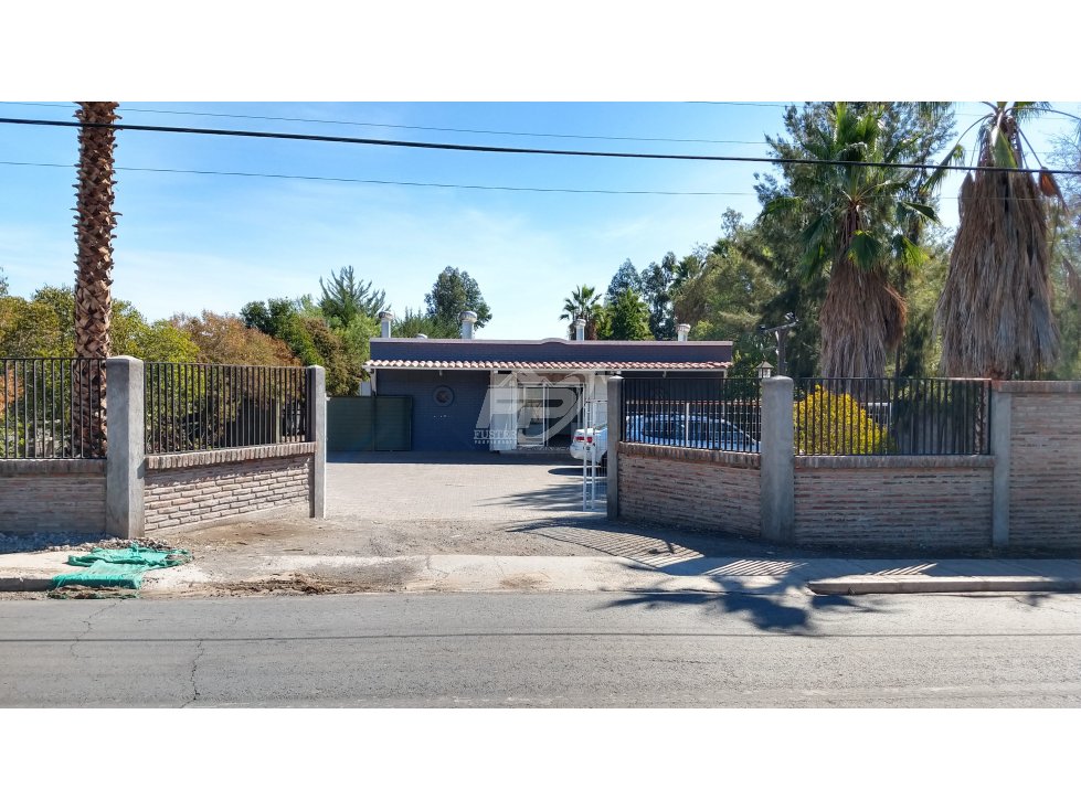 Local comercial en arriendo en Calle Larga — foto 1
