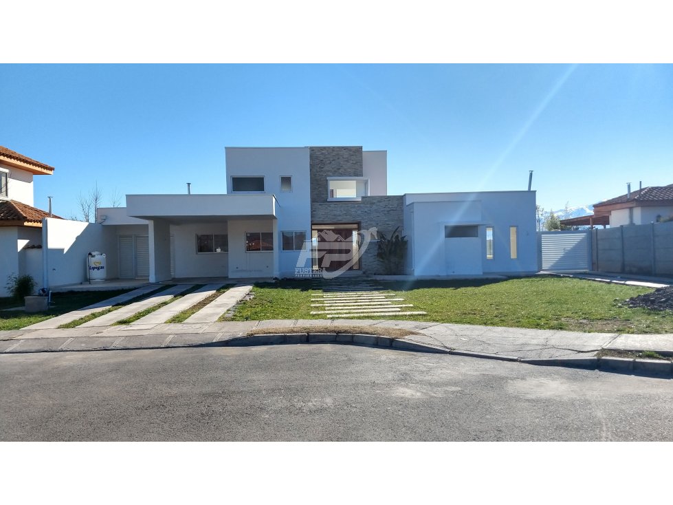 Casa en arriendo en Rinconada — foto 1