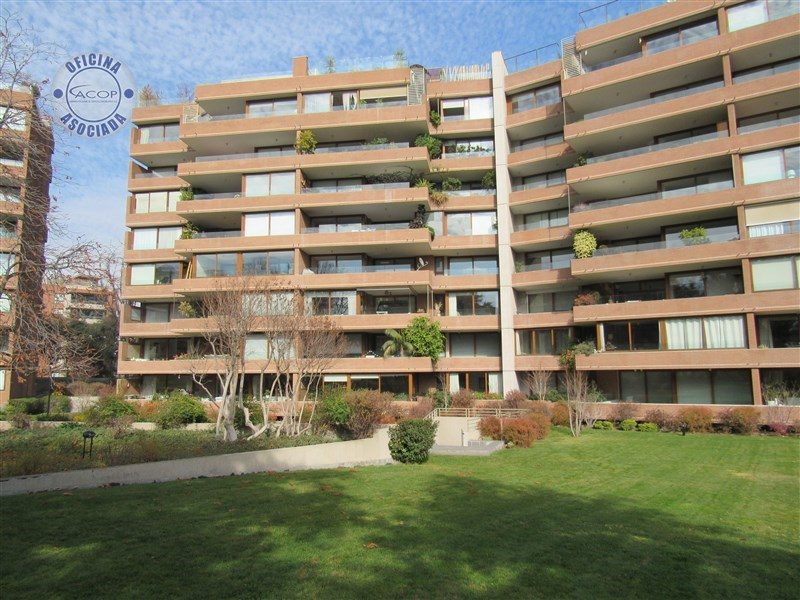 Departamento en arriendo en Lo Barnechea — foto 1