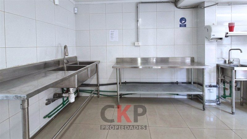Local comercial en arriendo en Lo Barnechea — foto 2