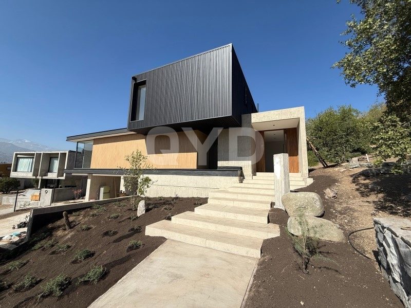 Casa en arriendo en Lo Barnechea — foto 1