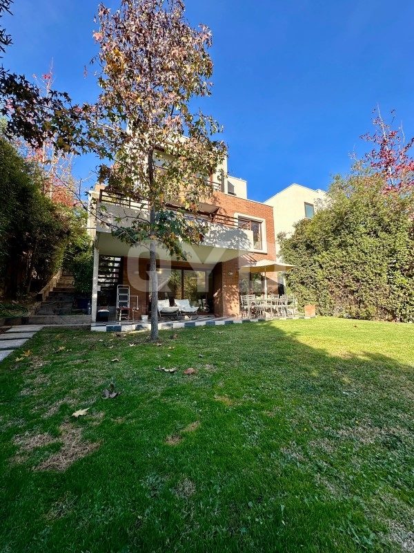 Casa en arriendo en Lo Barnechea — foto 1