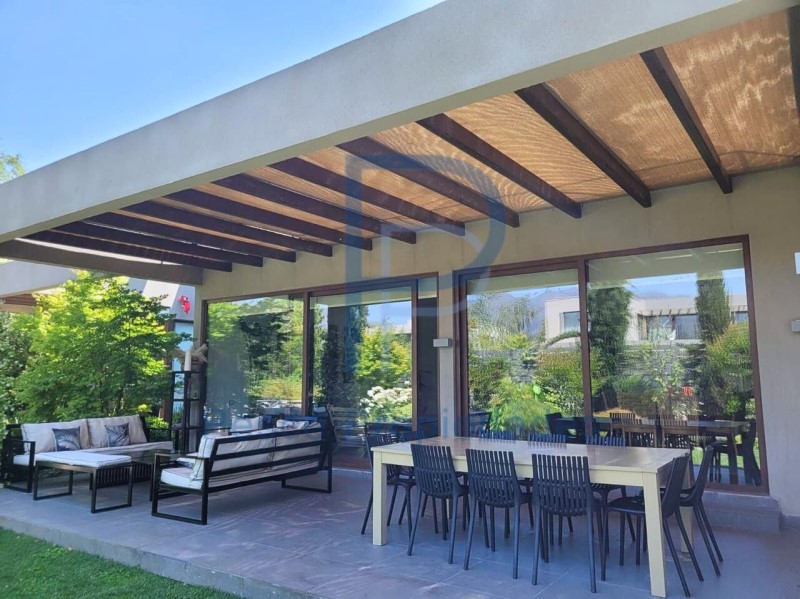 Casa en venta en Lo Barnechea — foto 1