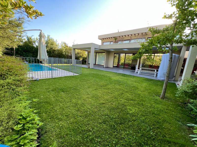Casa en venta en Lo Barnechea — foto 1