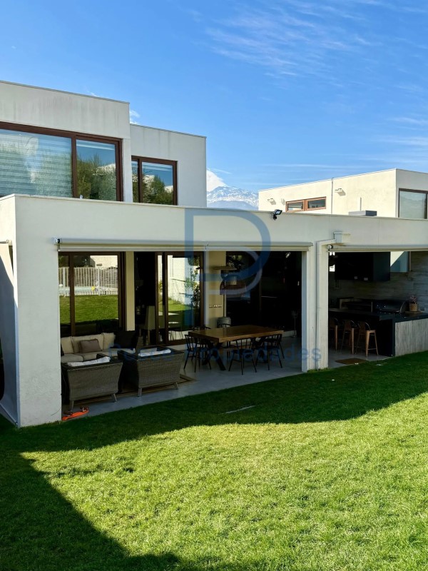 Casa en venta en Lo Barnechea — foto 1