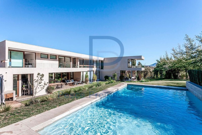 Casa en arriendo en Lo Barnechea — foto 1