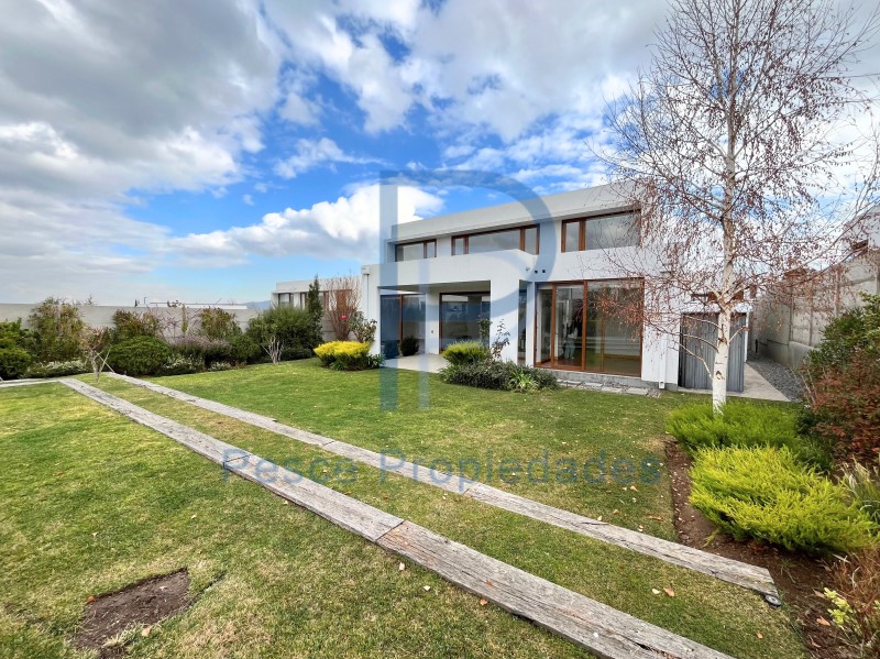 Casa en arriendo en Lo Barnechea — foto 1