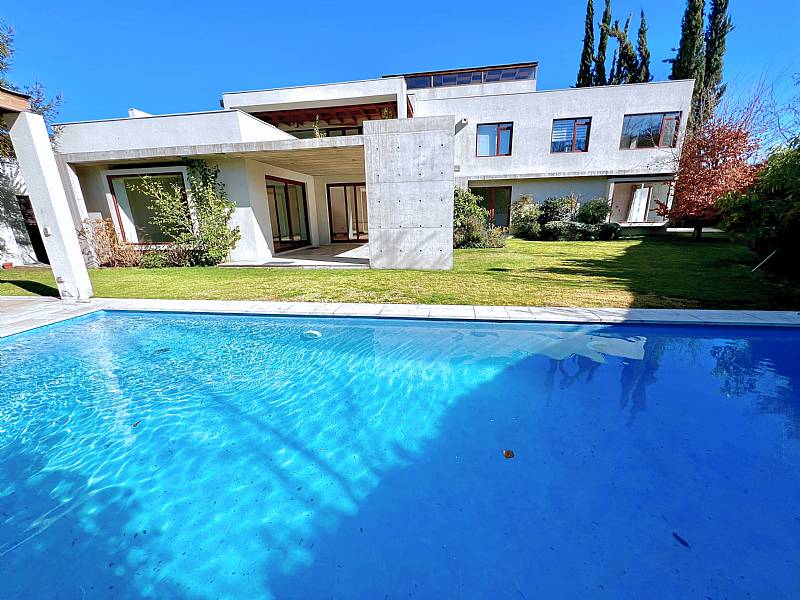 Casa en arriendo en Lo Barnechea — foto 1