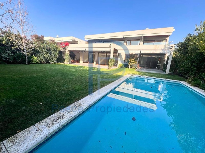Casa en venta en Lo Barnechea — foto 1