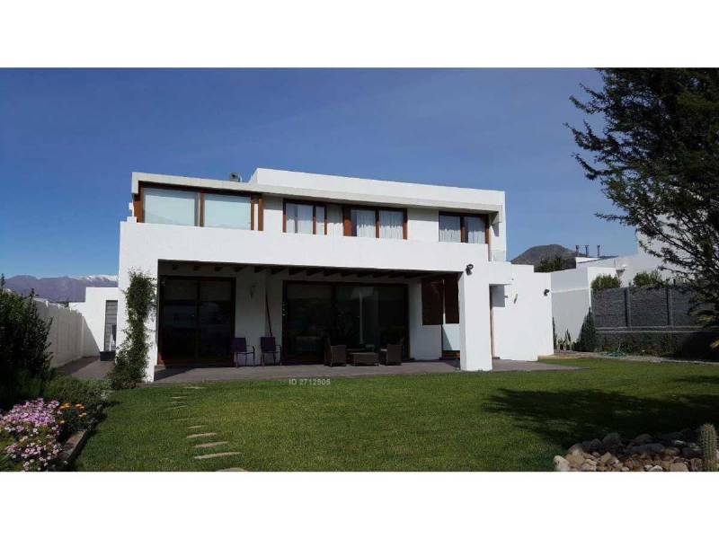 Casa en venta en Lo Barnechea — foto 1
