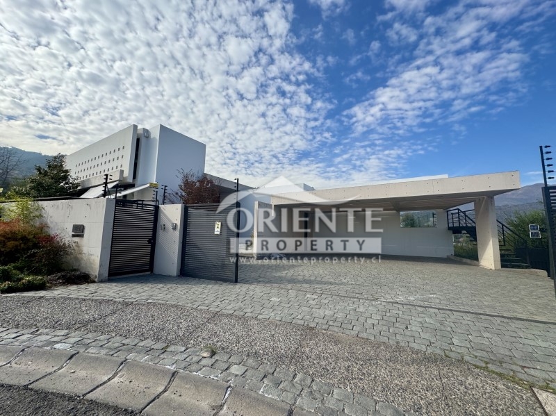 Casa en arriendo en Lo Barnechea — foto 1